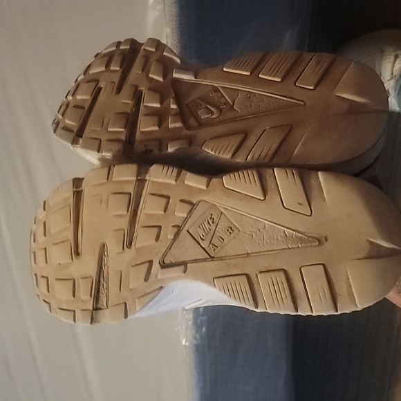 Nike Air Huaraches - Picture 7 of 7